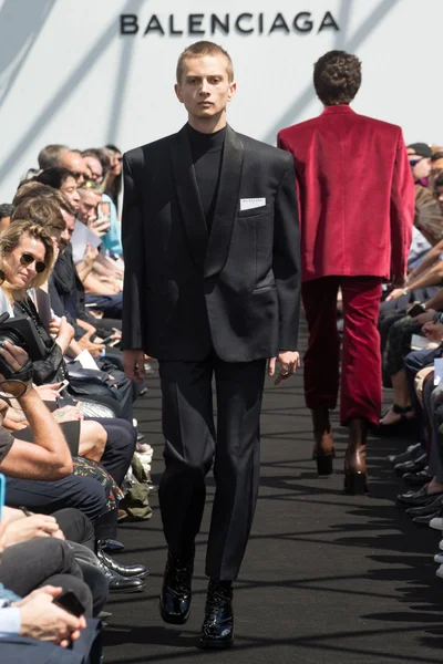 Look 24